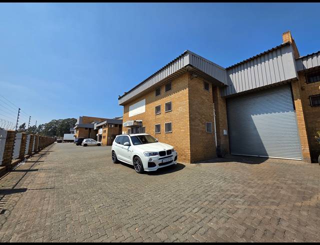 240M² WAREHOUSE TO LET IN DRIEHOEK